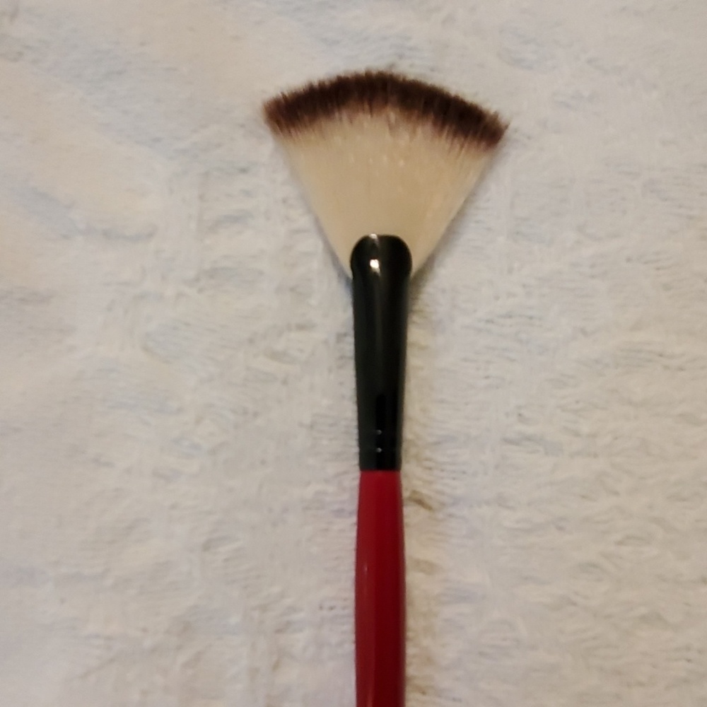 SMASHBOX Fan Brush!